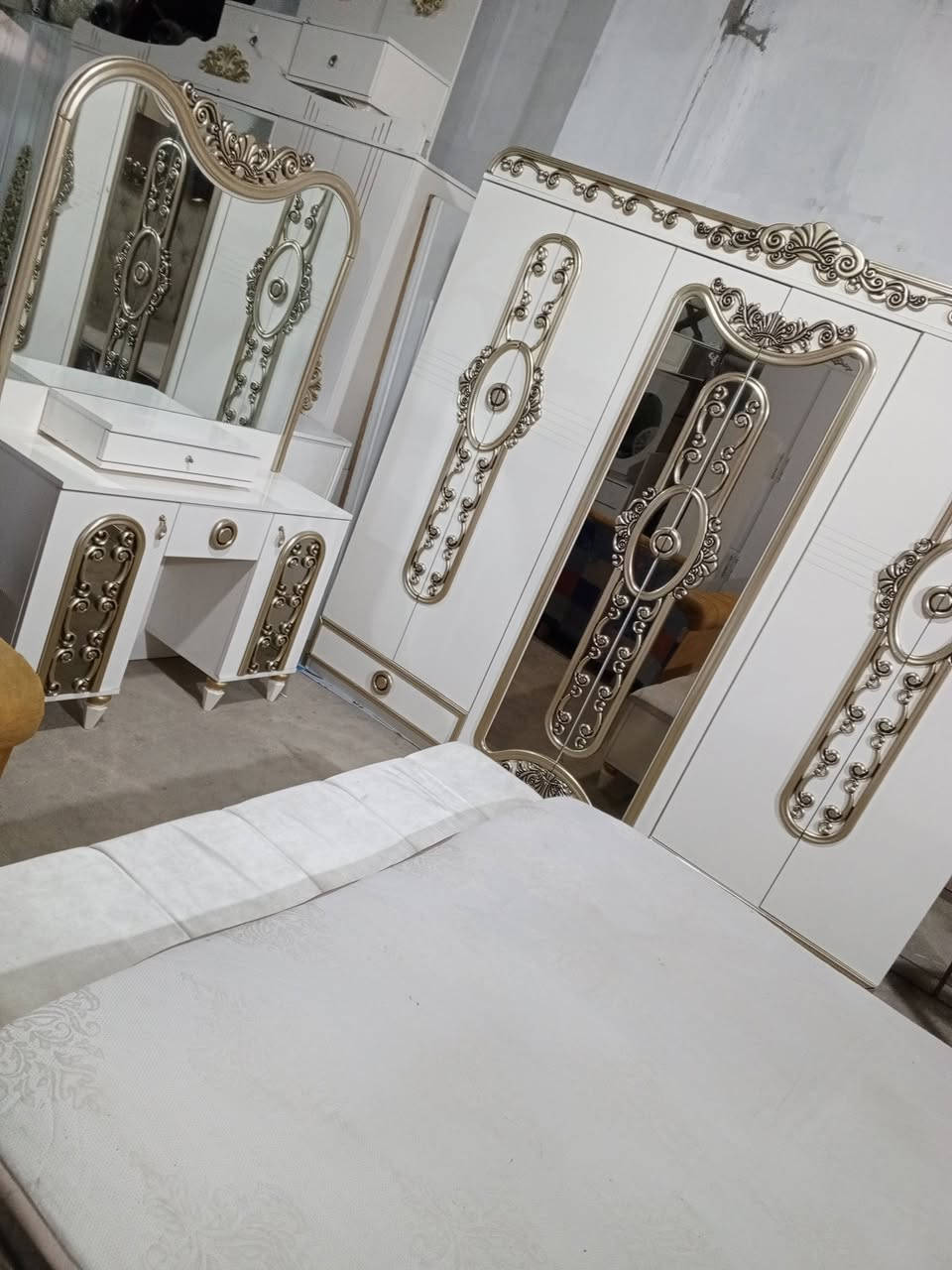 طخم تركي 8قطع سعر 500$ الف عنوان سيميل مسيريك قرب صيدليه بيلا ب فرع ***********وتساب
