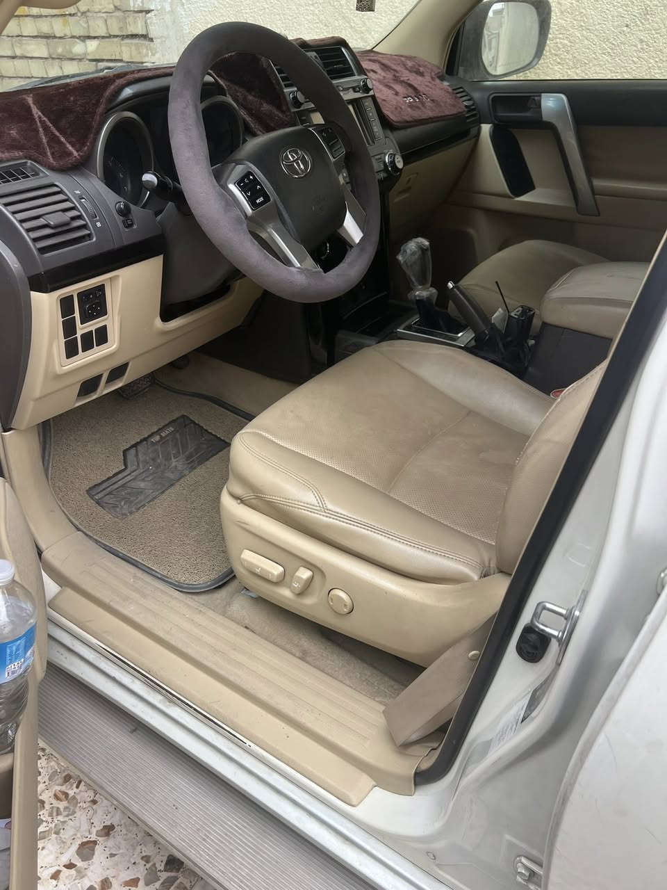 تيوتا برادو ٢٠١٤ سته سلندر ابيض رقم بغداد فول مواصفات كويتي دبل تانكي باسمي تحويل مباشر كشنات امامي كهرباء حساس خلفي كامره سلايد سبعه راكب ماشيه ١٤٥ الف كم كفاله كير محرك تبريد شواصي دواخل لغود شرط السونار السياره بيها اربع جاملغات صبغ بسيط طخات ما تكاتك وباب البيت والأبواب اربعتها كلير فقط كما موضح بالسونار كفاله البجم كبس والقماره والجنطه والبنيد  السعر ٢٥٠ وبيها مجال للشراي ويدلل 
الرقم ***********  العنوان بغداد الرصافه
