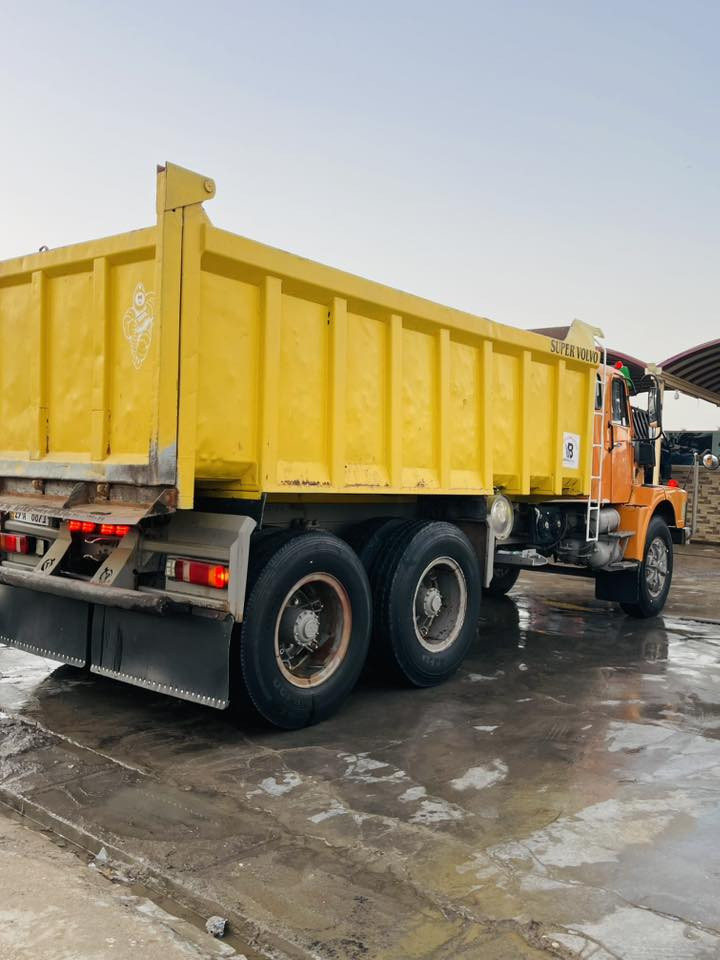 للبيع فالفو موديل 82 رقم انكليزي بسمي لل 30  تبريد شغال    مكفول كفاله عامه مكان صويره ***********
