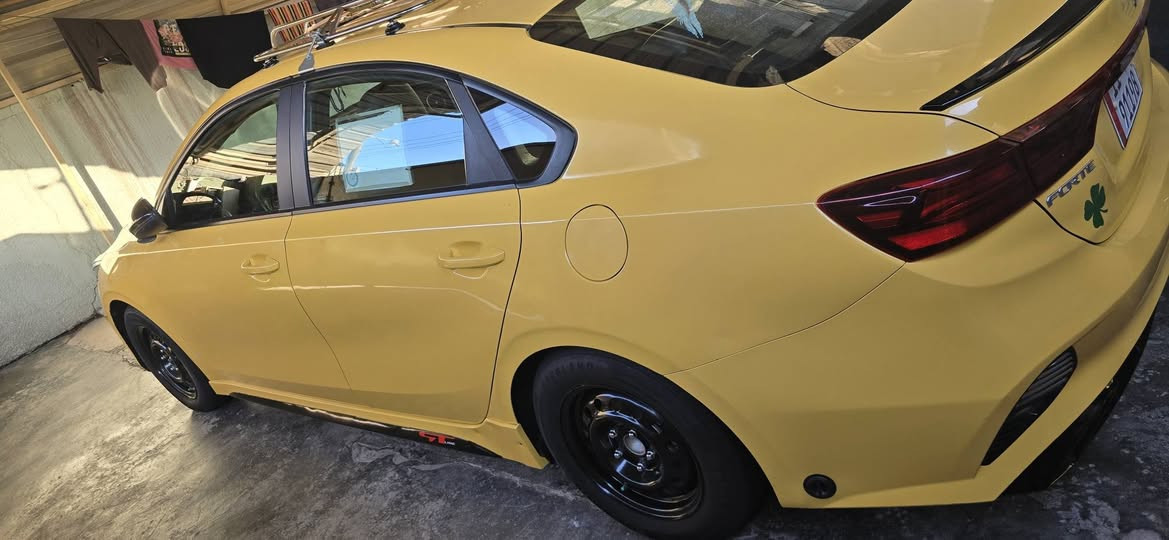 السلام عليكم
للبيع او مراوس ب كي فور  
كيا فورتي موديل 2022 حادث موضح بالصوره كير محرك كفاله عامه منضومه غاز منضومه زنون تبريد صدر جديد تخم تاير جديد مواصفات فول ماعده الفتحه والكشنات كهرباء جيتي لاين سياره جديده مكاني بغداد ***********
