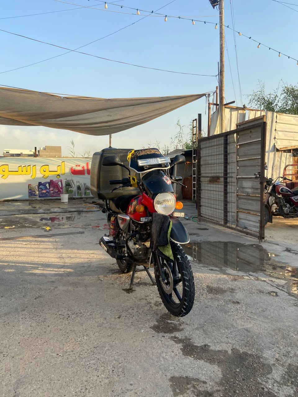 دراجه بوكسر جبلي
موديل ٢٠٢٣ 
رقم بغداد انكليزي باسم تحويل ثاني يوم 
دراجه نضيفه بيها بس محرك مجفت جديد وغراض كله اصلي داجه مكفوله من شاصي ومن كلشي 
السعر ٢٢٠٠ وبيها مجال 
مكان حي الجهاد 
***********
