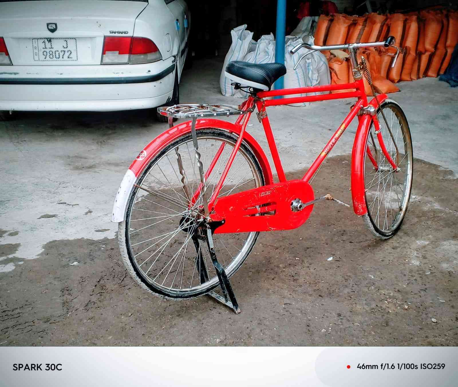 السلام عليكم
بايسكل هيرو للبيع 
حجم ٢٨ 
نظيف كللش 

السعر ( 100 و بي مجال بسيط ) 

العنوان ( جسر ديالى _ الساهرون ) 

رقم الهاتف (  ***********  )
