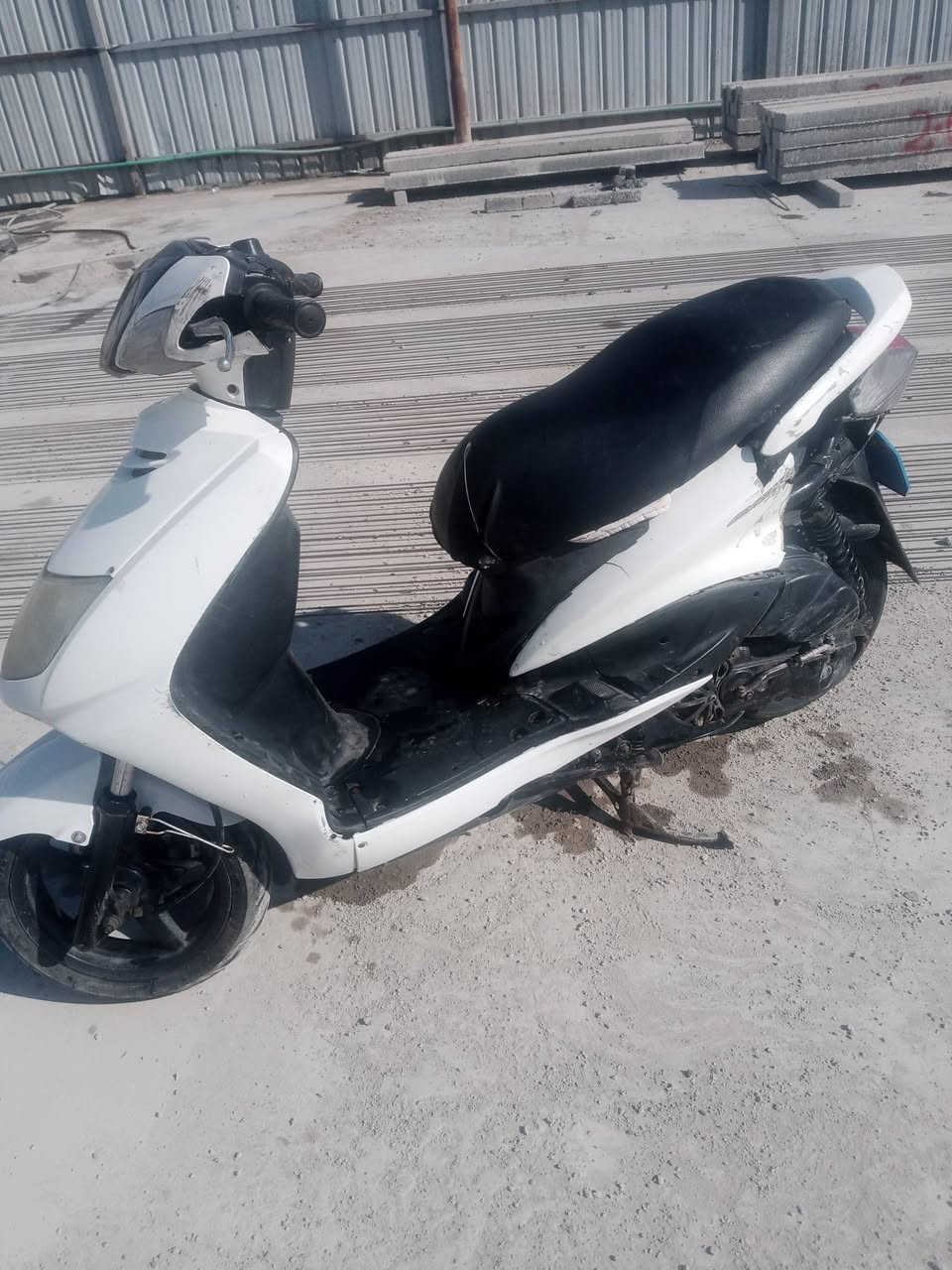 سلام عليكم دراجه سكنس نثيه
سعر ٣٧٥وبيه مجال نقصه بس كفر صفحه السيره
***********
