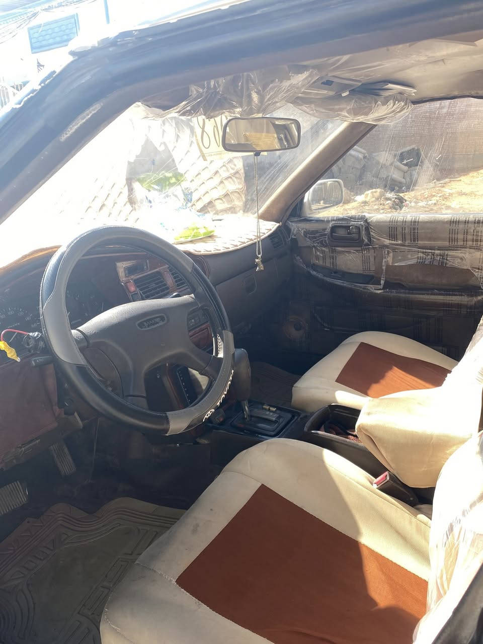 سلام عليكم مارك عضم موديل 91 سنوية 30 رقم دولي كربلائيه اصل السيارة مكفولة من الكص ونقل جثه محرك وكير مكفولات حداديه جديدة تخم جديد كهربائياته كاملة مكان السيارة النجف الاشرف وهذه رقمي *********** 
41السعروبيها مجال
