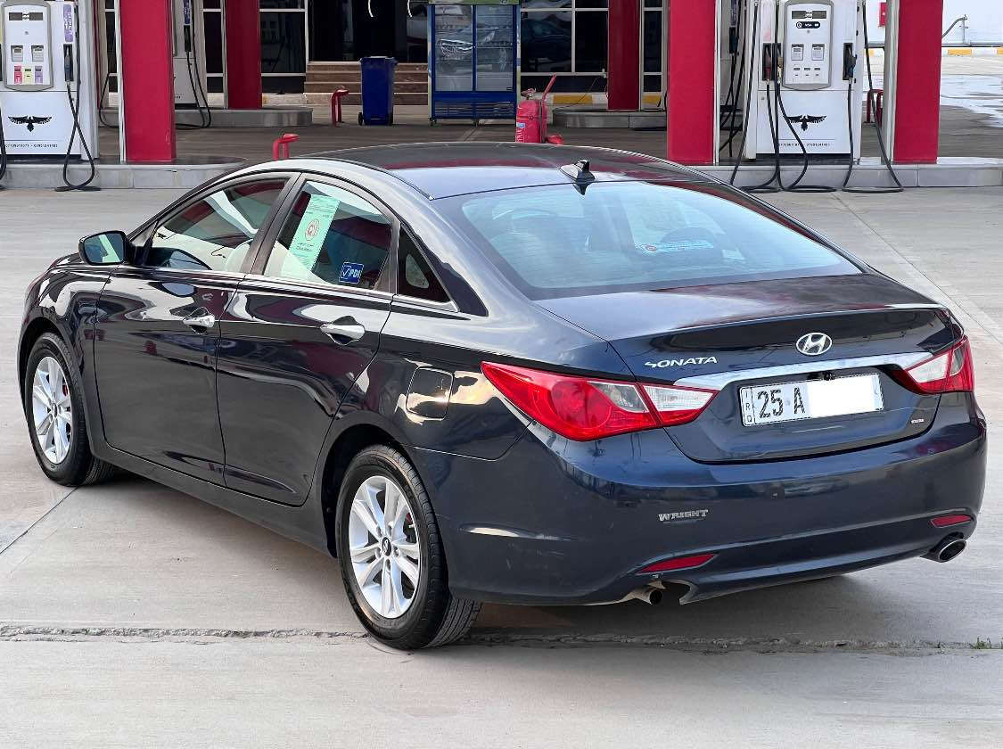 Hyundai Sonata 
موديل 2012 لون نيلي وارد امريكي 
هزه جديد رقم كركوك دولي جديد لل 2030 مشروع وطني 
للبيع فقط بدون مراوس بدون اقصاط 
گير محرك شرط لأ صرف ولا بخار 
حجم محرك 4 سلندر (2400) نظام واحد
مواصفات تحكم ستيرن طرفين نظام Eco تقليل صرف الوقود نظام Abs شفتات ستيرن وباقي مواصفات معروفه 
صدر امامي خلفي جديد كهربائيات كل شغال تبريد شغال 
صبغ (3 قطع ) بدون دواخل شرط 
سعر...(94$) وبي مجال بصيط
رقم هاتف:-(***********)
رقم هاتف:-(***********)
مكان سياره كركوك📍 كركوك, العراق
