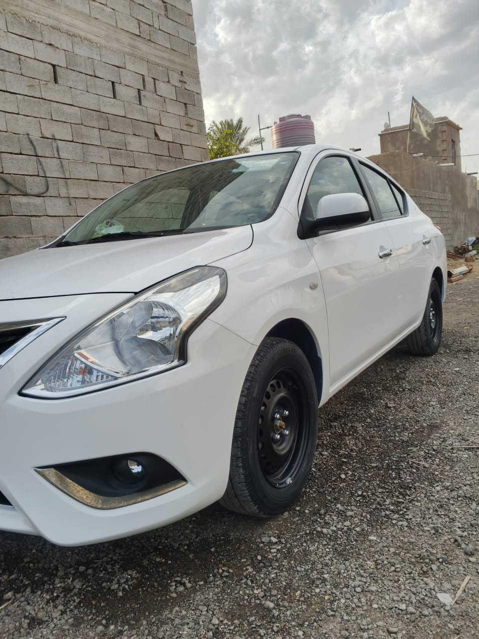 نيسان صني موديل 2024 كفالة
سياره جديده ماشيه 20الف 
أم لبليته زركه 
سعر 130
***********
