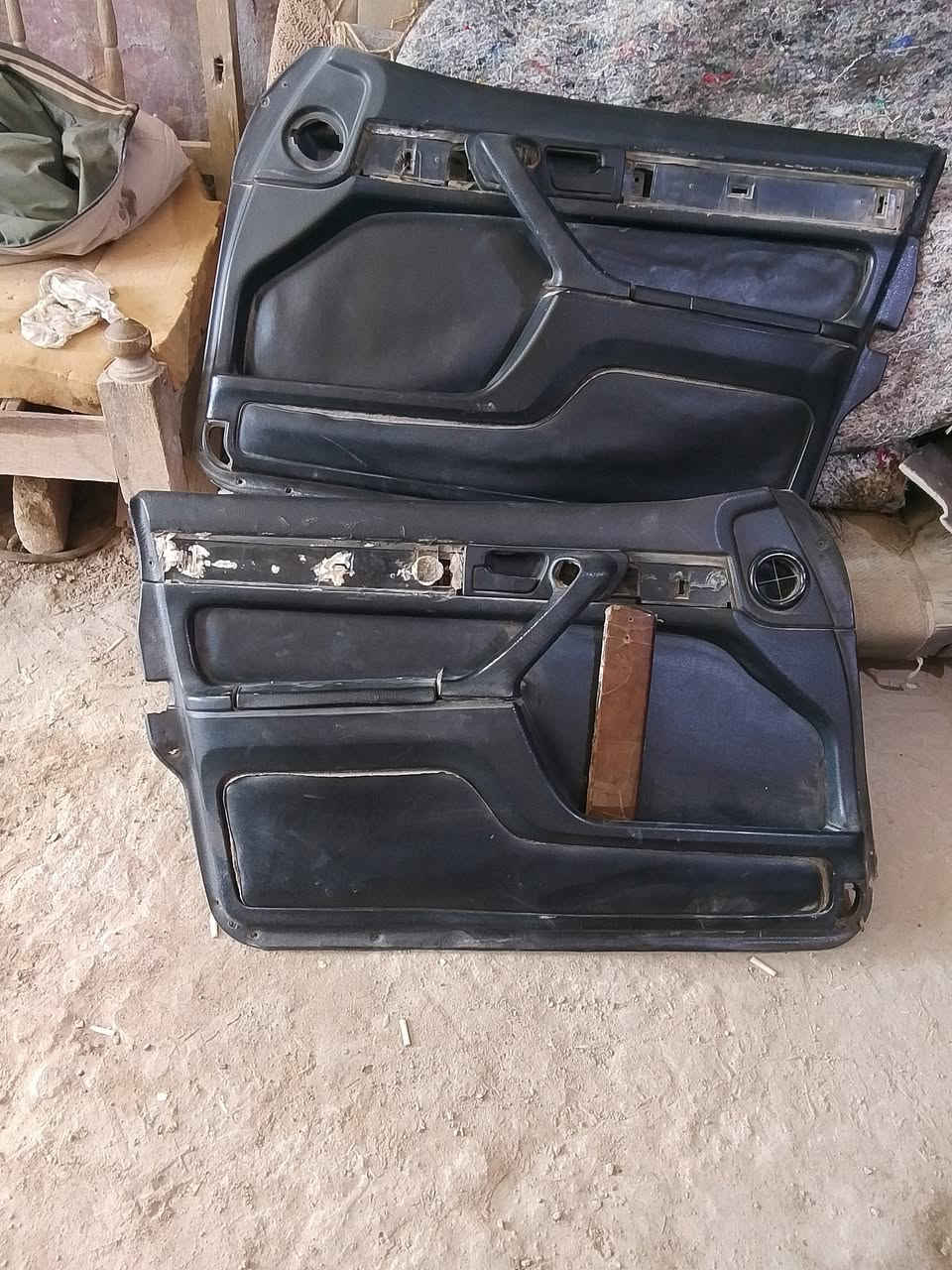 السلام عليكم 
اربع بطاين 700 لون اسود 
السعر 125
بدون يدات 
الديوانية غماس 
***********
