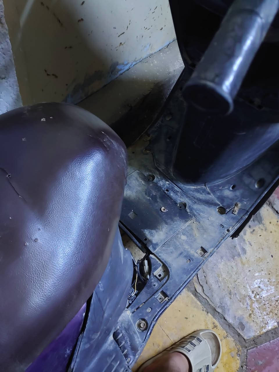 سلام عليكم فراشه كوم حديد شغاله هيه بس ابيعك طافي لئن تدخن كايمه يرادلها ترتيب لاتجيني تكلي شبيها مابيها شاصي نضيف سعر 125 وبيها مجال قليل مكاني الديوانيه الاسكان ***********
