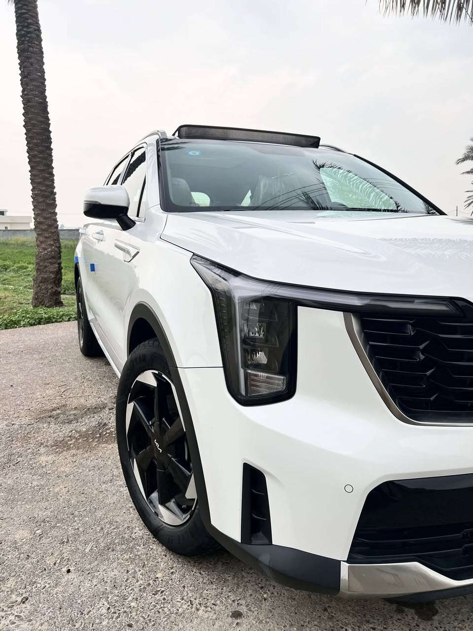 تحية طيبة 🌹🌹
للبيع كيا سورنتو خليجي ضمان الدولية 
موديل 2024 
ماشيه 18 حقيقي سبير منازل اطارات الشركة جواها وبعدهن جدد لوك 
السيارة مكفوله كفاله عامه من كل النواحي 
حتا الفابلون ولزكات الشركة بيها 
المواصفات 
بانوراما بصمة تشغيل +بصمة أبواب صندوق كهرباء 
سبعة راكب ثلاث قطع تبريد محرك v6
كير ماوس 8 سرعات شفتات ستيرن 
كراسي كهرباء تبريد بيانو منفصل 
شاشة دجتل اريل نفكيشن جي بي إس
واير شاحن ليس كامره خلفيه دواره 
حساسات امامي خلفي بردات أبواب 
وبعد بيها مواصفات 
رقم بغداد باسمي شخصياً تحويل مباشر 
سعرها مناسب عند التصال مكاني بغداد ابو غريب 
هاتف *********** 

واتساب 👈‭0786 735 4669‬
