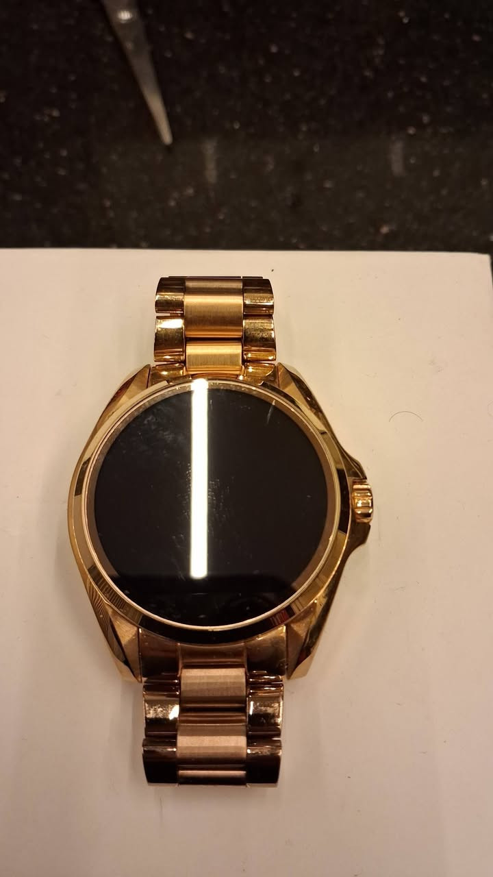 Micheal kroz smart watch


**إذا كنت صاحب هذا الإعلان وتريد حذفه لأي سبب، رجاءا أرسل رسالة إلى الدعم الفني**