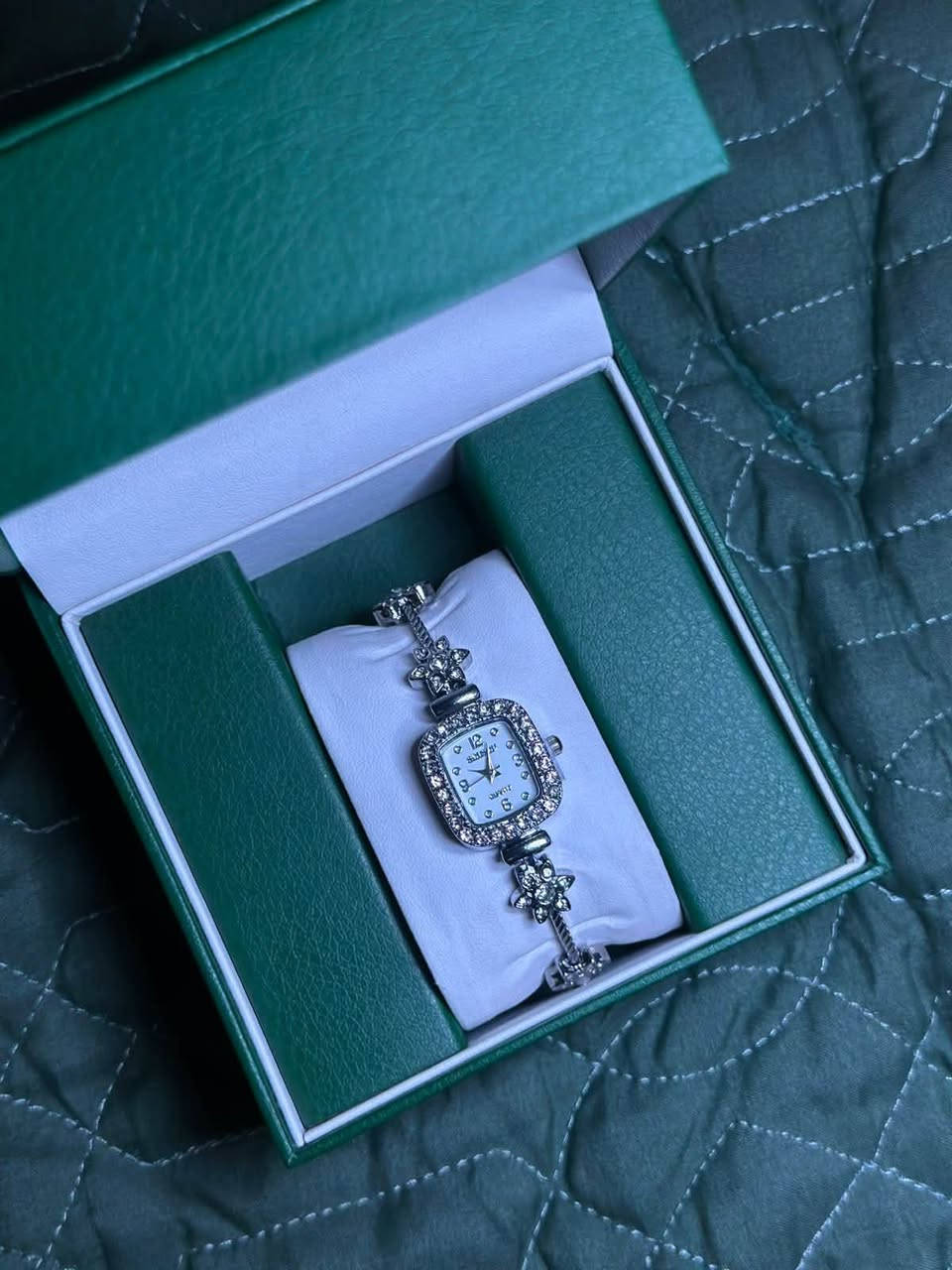 ساعات العدد ٣٨ قطعه 
السعر ٧٥ الف مع توصيل بغداد فقط 
ماخذتهم اني ب١٢٠ الف


**إذا كنت صاحب هذا الإعلان وتريد حذفه لأي سبب، رجاءا أرسل رسالة إلى الدعم الفني**