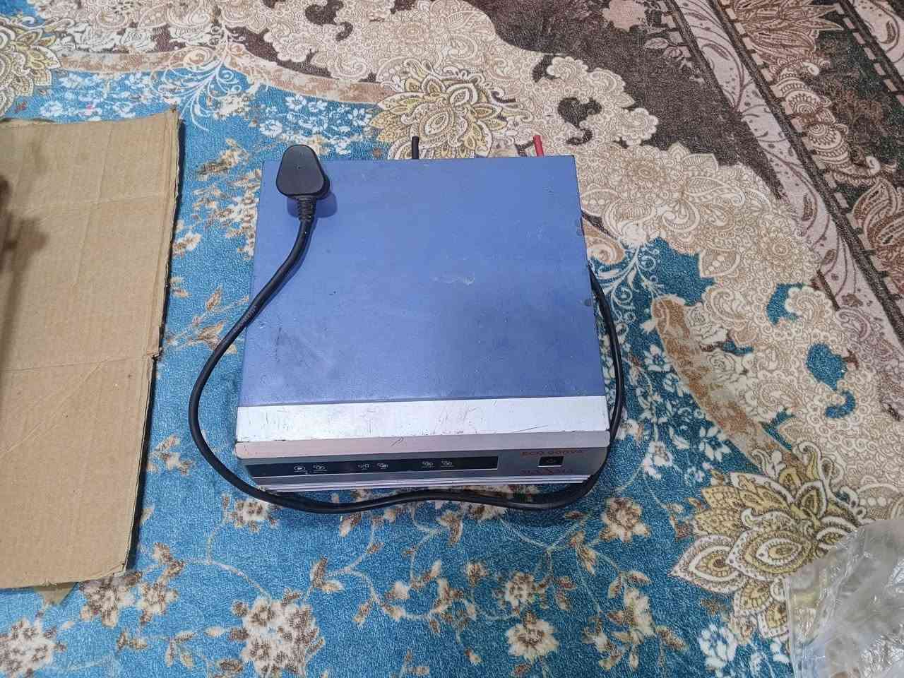 للبيع: غراض كهربائية (تحويرة مولد + عاكسة ماكسيما) بسعر لُقطة! ⚡
​يا شباب عندي غراض ثنينهن للبيع سوية بداعي التصفية، والشغل نظيف ومثل ما موضح بالصور والفيديو:
​1️⃣ أولاً: تحويرة توليد (دينامو ومحرك) ⚙️
تحويرة كاملة مشدودة على قاعدة حديدية وقايش، تتكون من محرك (ماطور) ودينامو شحن. التوصيلات والوايرات كاملة ومثل ما تشوفون بالفيديو الماطور يفر الدينامو. تفيد أهل الابتكارات أو اللي يريد يكمل عليها مشروع توليد خاص.
​2️⃣ ثانياً: عاكسة ماكسيما (MAXIMA ECO 900VA) 🔋
عاكسة أصلية ونظيفة، موديل 900VA. ملاحظة للأمانة: العاكسة غرض منفصل وما لها علاقة بنظام المولد الفوق، يعني مو مشدودة عليه، بس البيع للثنين سوية.
​💰 السعر النهائي للقطعتين (التحويرة + العاكسة): 100 ألف دينار فقط. العنوان كربلاء ***********
