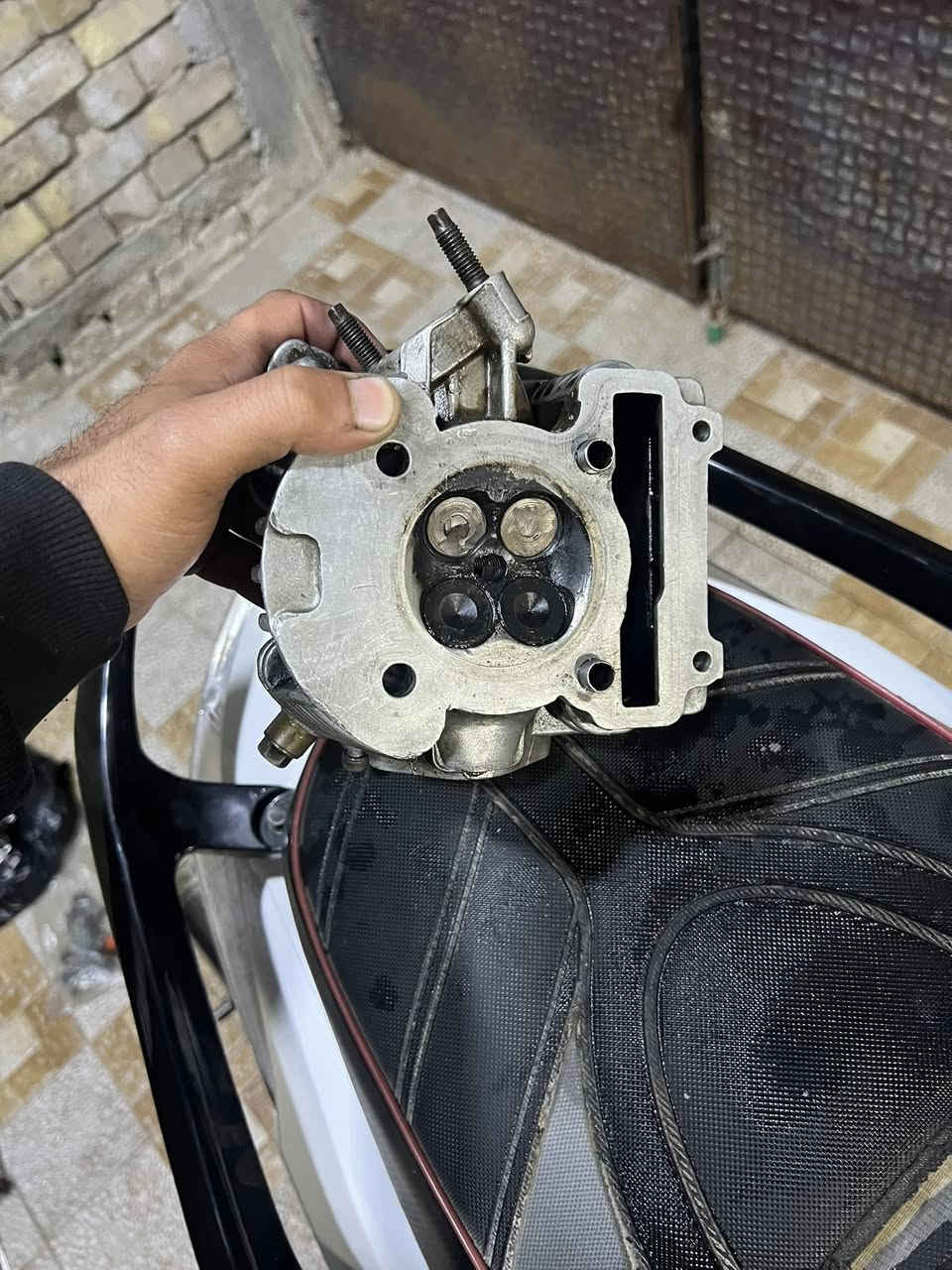 شباب
الكور و الروله و البوشه مجاناً 

الروله 420
الكور يشغل 58 ، 59 ، 63 
ولفات الحار عمل مال سياره 
 سعرهم 180 الف وبيهن مجال قليل 

***********
مكاني الامين الثانيه توصيل موجود
