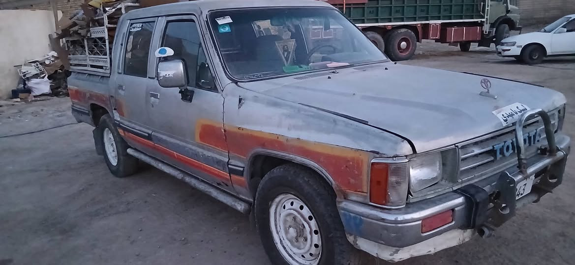 سلام عليكم تيوتا موديل 88 سياره نظيف للبيع رقم انكليزي سنويه لل 31  سعرها 35 وبيها مجال *********** مكانها الناصريه الشراي يتصل
