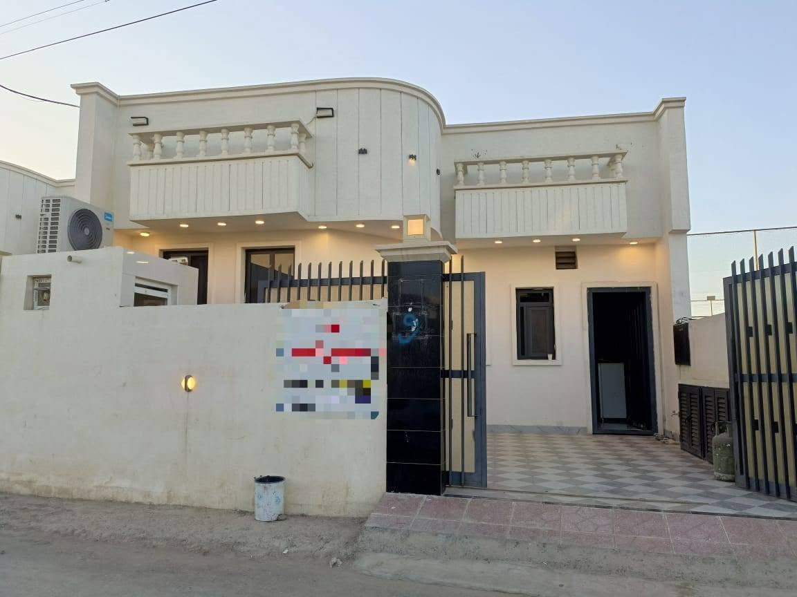 🏡 دار للبيع في الرمادي – شارع 40 خلف عمارة القند

📍 موقع مميز ضمن منطقة سكنية مخدومة بالكامل.

🔹 المساحة الكلية: 200 متر
🔹 جنس العقار: طابو زراعي (شرط التحويل)
🔹 البناء: طابوك

✅ يحتوي الدار على:

- غرفتي نوم
- صالة
- استقبال
- مطبخ
- صحيات داخلية وخارجية
- كراج

✅ كافة الخدمات متوفرة:
ماء، كهرباء، شوارع مبلطة، وخدمات متكاملة.

🎁 هدية مع الدار:
بنكات + بردات + كاونتر مطبخ.

💰 السعر: 125 مليون دينار عراقي
📌 قابل للتفاوض للجادين.
للتواصل زيارة مكتبنا مكتب النورس مجاور مرطبات ادريم أو الاتصال بنا 
***********
