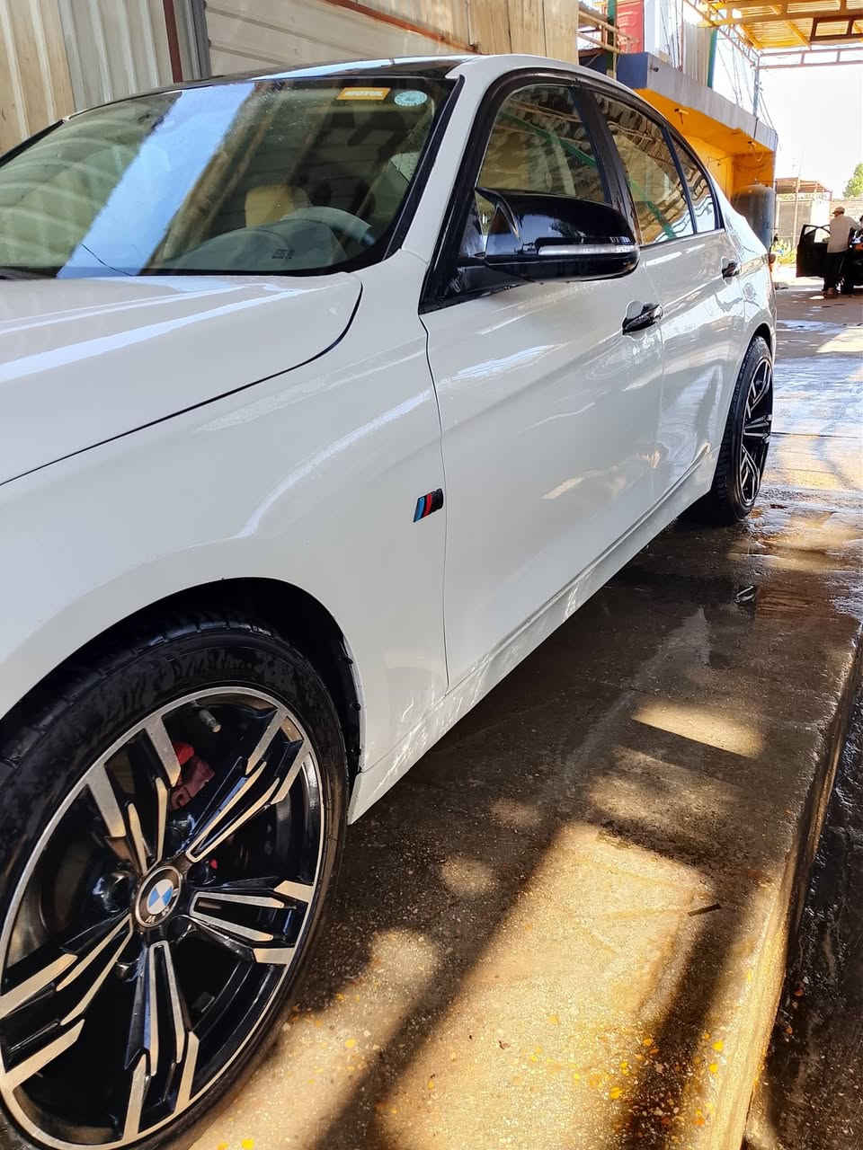 للمراوس بأالنترا Bmw موديل 15 حجم 320خليجية السياره محرك 4 سلندر تيربوا 2000 بسمي رقم اربيل الجديد .المواصفات .شنو البالك بيه بصمة تشغيل .حساس امامي وخلفي كشنات لون اوفايد عسلي جلد تبريد وتدفئه .كير كوبرا .محدثه دعاميات ام بور .جنطة كهرباء .بردات خلفيه كهرباء .لد امامي خلفي نهاري وي التشغيل .شاشه تجي عربي بيه 3 قطع وصابغيه حزام  لاتوحيد والجماليه شغل مضبوط مال الشمال  وبيه خربطه بالمحرك تريد إدامة ونصبته كلش حلوه وكشره نظيف نسبة مئة بمئة.


**إذا كنت صاحب هذا الإعلان وتريد حذفه لأي سبب، رجاءا أرسل رسالة إلى الدعم الفني**