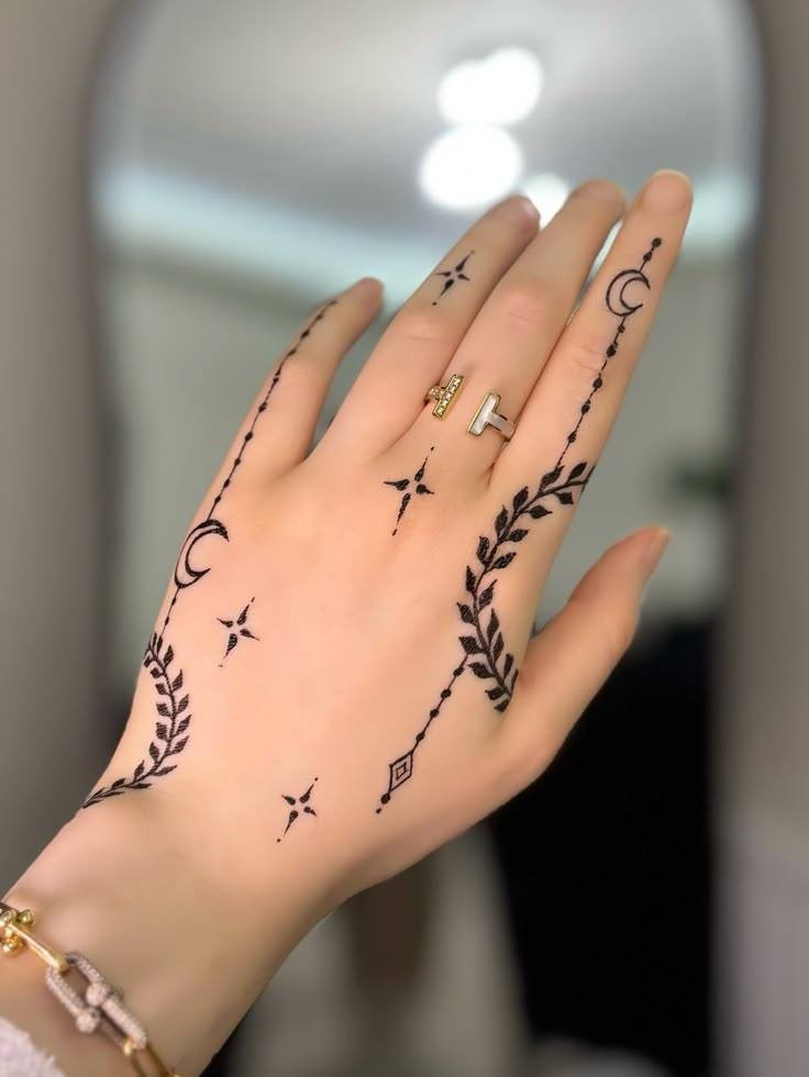 نقش حنة متوفر
لونين متوفر جوزي وأسود واحمر 
الجوزي حنة هندية الأصلية 
خليج مميزة بالنقش الي بأيديج🤍


**إذا كنت صاحب هذا الإعلان وتريد حذفه لأي سبب، رجاءا أرسل رسالة إلى الدعم الفني**