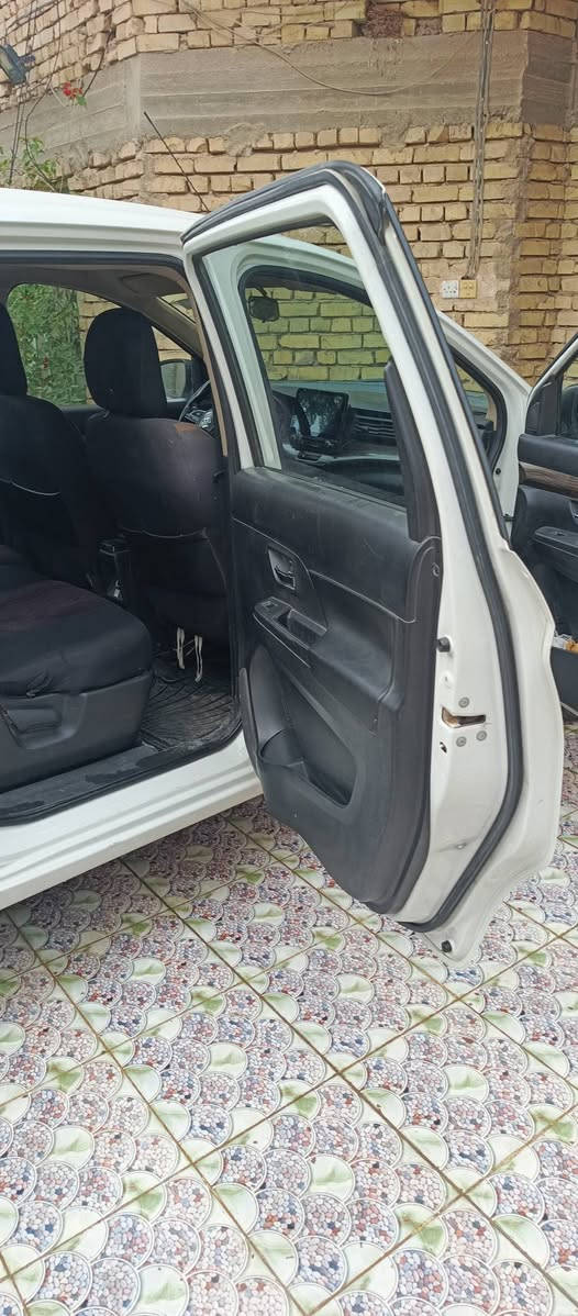 بيع فقط بدون مراوس 
سازوكي ارتيگا موديل ٢٠٢٠ رقم دولي بأسمي تحويل مباشر ماشيه ٩٦ الف مكفولة من الحادث والصبغ سيارة على وضع الشركة گير محرك تبريد تدفئه تخم تاير جديد مكان السيارة ناصرية قضاء النصر السعر ١٢٧ ورقه للاتصال والاستفسار *********** واتساب
