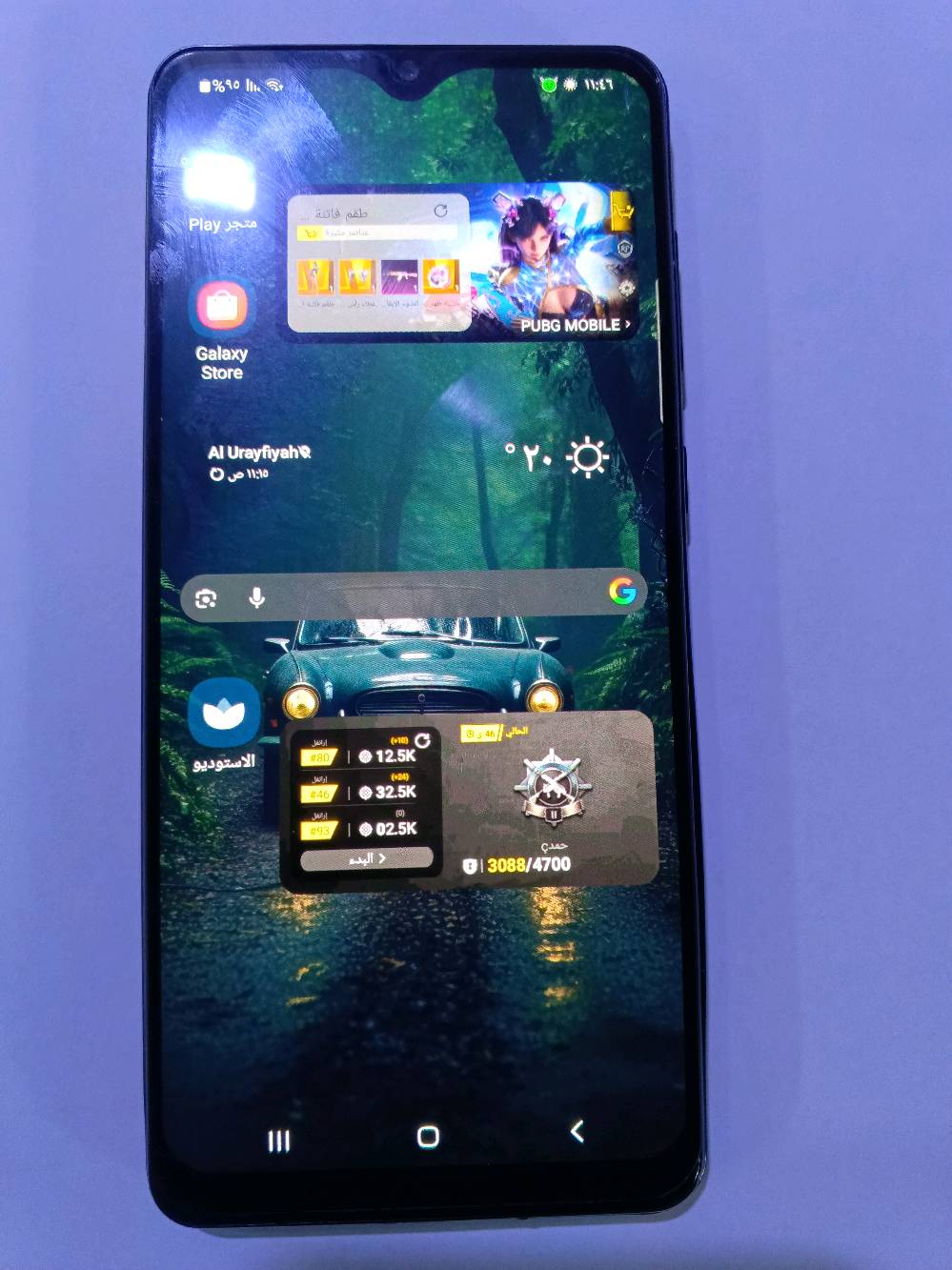 للبيع جهاز سامسونج جالاكسي. الجهاز بحالة جيدة وما زال يعمل بكفاءة. يتميز بشاشة واضحة وكاميرا خلفية رباعية لتصوير رائع. شكل الجهاز الخارجي جذاب مع تأثيرات لامعة تضيف لمسة جمالية.

