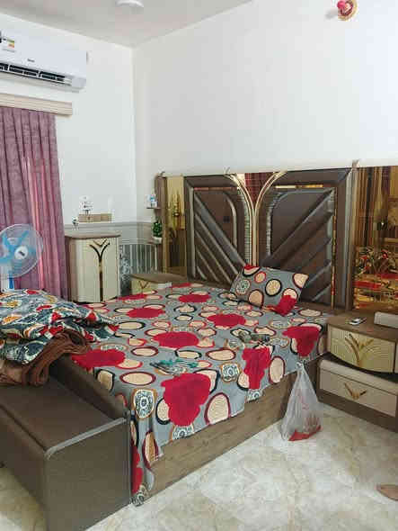 اسلام عليكم حبايب غرفه تركيه للبيع استعمال قليل خشب كله ثكيل لتوصل *********** بس الكندور مفصخ باقي القطع مال مصورهن
