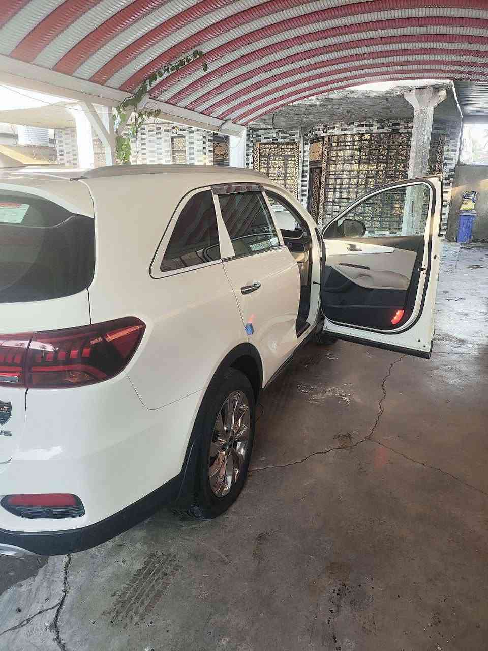 سورنتو كويتي فول مواصفات 2020 ماشيه 60الف مكفوله كفاله عامه رقم بغداد***********سعرها3000$وبيها مجال بسيط
