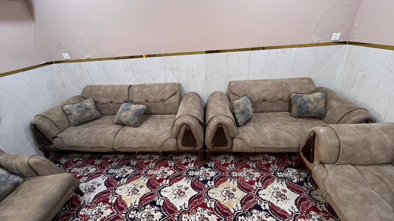 تخم 10 مقاعد مع 8كوشات الشغل تفصال درجة أولى بسعر 650 وبي مجال مستعجل على البيع
***********
