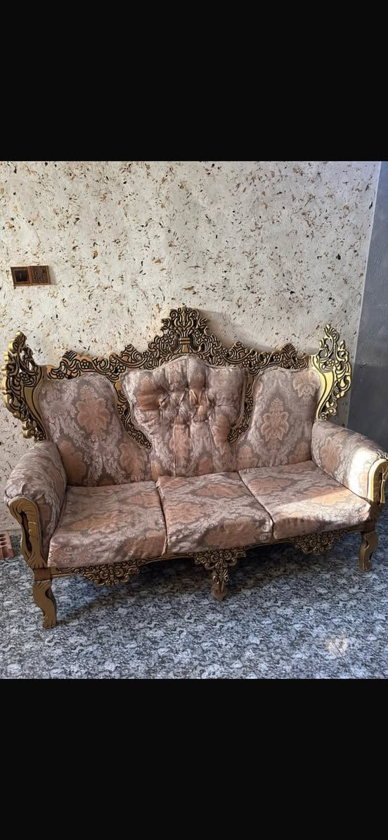 مجموعه غراض للبيع
تخم سعر٢٠٠
كاونترات ثنين وطباخ ب١٠٠
غرفه نوم تركي ٩ قطع ٥٥٠
ويوجود سبلت واحد طن استعمال قليل
يوجود صوميه 
عنوان ابوغريب العمارات الالبان ***********
