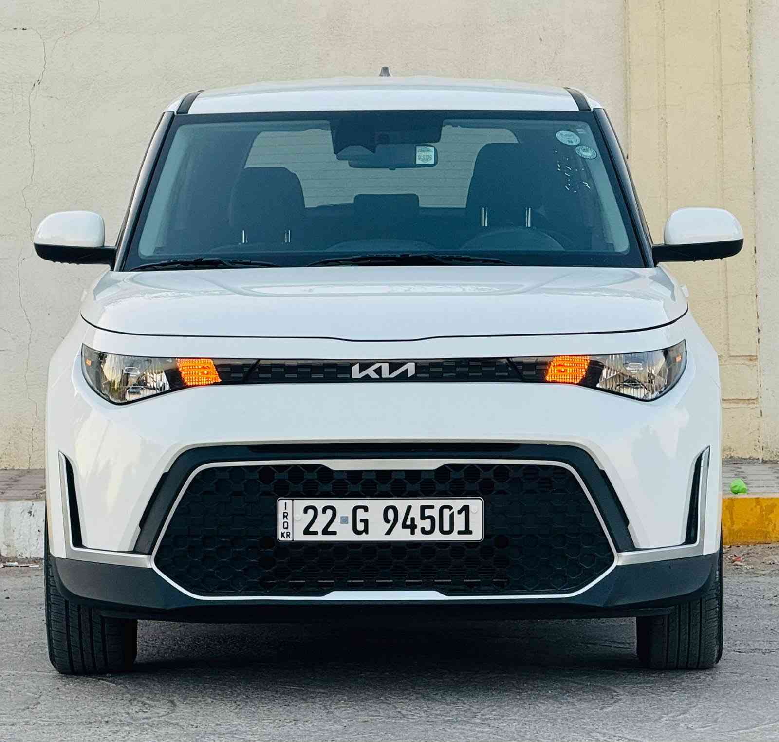 السلام عليكم 

كيا سول 2023 الشكل الجديد 
وارد امريكي صور الحادث مرفقة 
بل منشور حادث السيارة جانبي 
بجم كبس ايرباك دركة ودشبول مكفول 
كير محرك شاصي لغد مكفول 
رقم أربيل الجديد تحويل او وكالة مضمون 

المواصفات: شاشة كبيرة - كامرة دوارة - قيادة الية 
فول تحكم ستيرن - رادار جانبي - تحديد مسار
اطفاء ذاتي عند الازدحام - محرك 2000 دوش 
ماشية 28 الف ميل - ويل كب - مود درايف انواع قيادة
بلوتوث - AUX -ABS - USB 
السيارة جاهزة وكاملة من كل نقص وبالعافية على الياخذه 

المكان بغداد الدولعي 
للتواصل والاستفسار 
***********
***********
