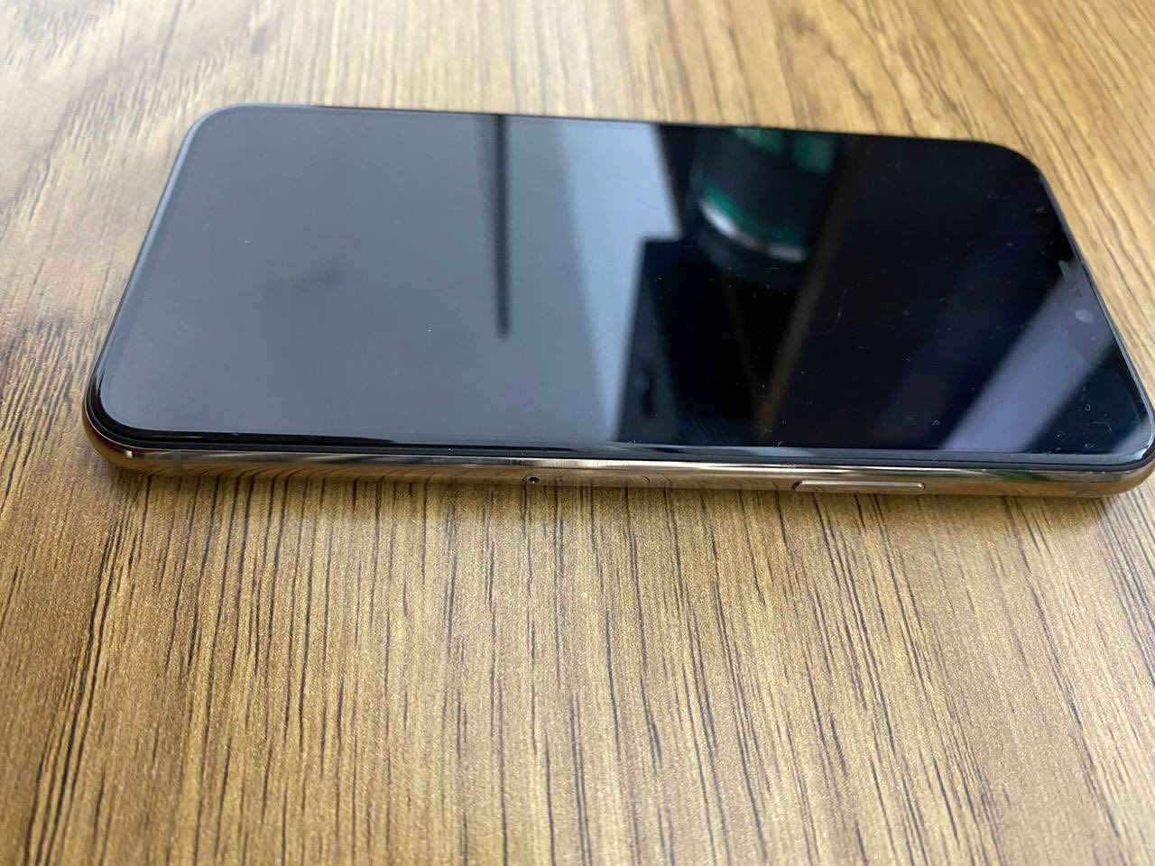 ايفون 11برو فقط / iphone 11 pro 
تك سيم + esim 
ذاكرة 256 
بطارية 83 
بدون كارتون بدون غراض 
ما مبدل بي كل شي وما مفتوح كلو اصلي و نرومال 
وانطي بيه 3 تيام اي خلل بيه يرجعلي 
سعر 280 وبيه مجال 
عنوان موصل حي الضباط 
رقم تواصل *********** اتصال او واتس اب او خاص ماسنجر
