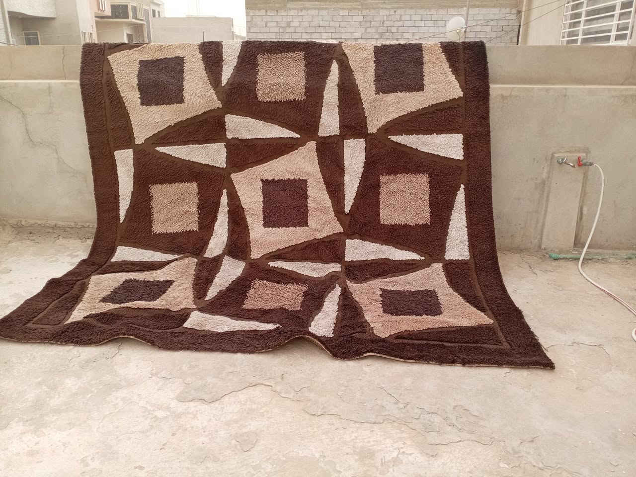 اغراض للبيع منزلية نظيفة محافير كلهم ٨٥ عرض خاص كثير حلوين وبردات سعر وحدة ٥ وبطانية سعرها ١٠ وكرسي طعام طفل نظيفة حيل سعرها ٢٥ وديوان سعرو ٣٠٠ ودببه مع نفخ مالهم ومع الألعاب البقية سعرهم ١٥ ويوجد توصيل الاستفسار ***********
