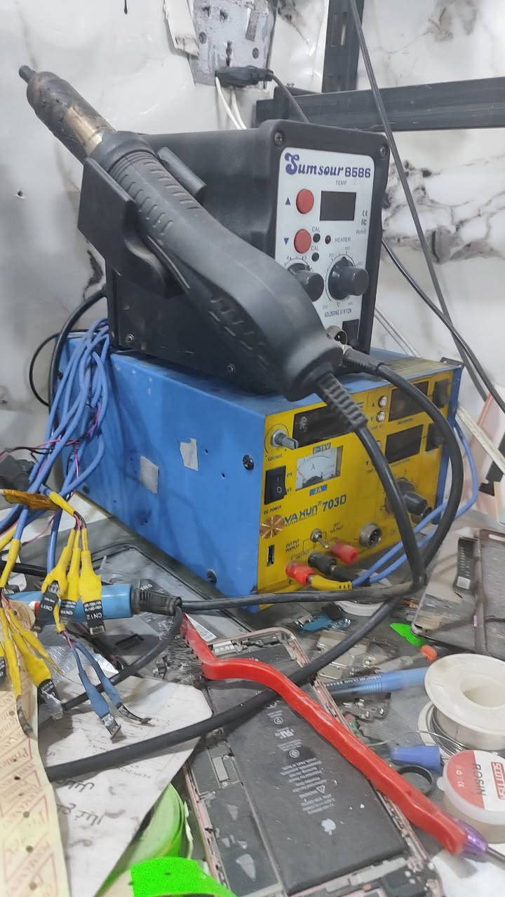 بسم الله الرحمن الرحيم
محل موبايلات للبيع جاهز من كلشي 
عدة صيانة+ اكسسوار موبايل+ طابعة + قرطاسية 
المحل شغال وخير من الله وبي معاميل هواي سبب البيع هوة لعدم التفرغ  العنوان سويب شارع ال 200
السعر مناسب جداً + ايجار المحل مناسب 
للاستفسار ***********
او مراسلة الصفحة
