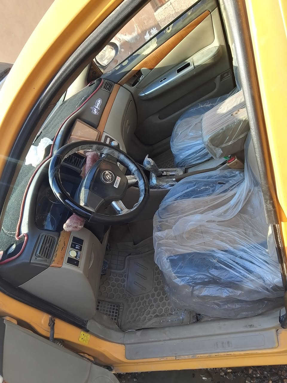 السلام عليكم سياره نيفان 620 للبيع سياره نظيفه خير من الله ماكينه وجير كورولا اوتوماتيك بها كابون بنزين مطلوب وهيئه 300 ومقسطه السعر 40 وبمجال شي بسيط ***********
