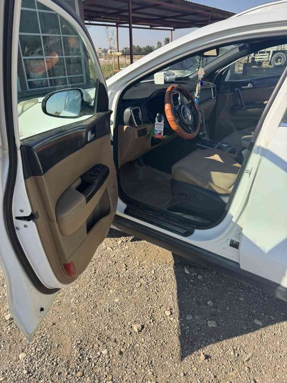 السلام عليكم سبورتج خليجي 2017جاملغ امامي صفحت السايق مبدل مؤسساواقل الشبر بلباب بارد مال السايق والباقي كفاله سونارها موجود مكينه2000دوش مكينه گير  حداديه كفاله فول مواصفات ماعدا الفتحه بصمه اشاره بلمري كشنات كهربائي السياره خير من الله سنويه بسمي لل٣٠شرط التحويل رقم بغداد الدولي السعر180بيها مجال*********** اني خادم للطيبين
