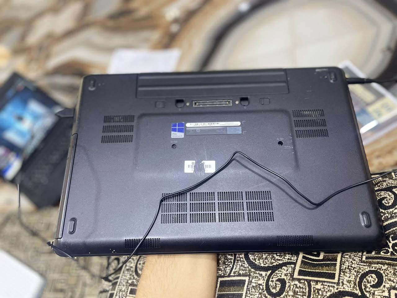 لابتوب Dell Latitude E5540 (نسخة رجال الأعمال - كيبورد كامل وشاشة الكبيرة)
 الموديل: Dell Latitude E5540
 المعالج: Intel(R) Core(TM) i5-4310U CPU @ 2.00GHz (جيل رابع، أداء مستقر وسريع للمهام اليومية والدراسة).
 الذاكرة العشوائية (الرام): 8GB (ممتازة جداً تضمن سلاسة تامة في فتح البرامج والمتصفحات بدون أي تعليق).
 الكيبورد: يحتوي على لوحة أرقام جانبية كاملة (NumPad) مريحة جداً في الكتابة والاستخدام.
 نظام التشغيل: Windows 10 Pro الأصلي.
 حجم الشاشة: 15.6 بوصة (حجم كبير ومريح للعين أثناء الدراسة أو مشاهدة الأفلام).
: هارد 500GB
 حالة البطارية: (ربط توالي مع شاحن الأصلي ).
الباقي كله مكفول 
@إشارة
أنطي سعرك يناسبني أبيعك 
اقل من 120 مابيع


**إذا كنت صاحب هذا الإعلان وتريد حذفه لأي سبب، رجاءا أرسل رسالة إلى الدعم الفني**