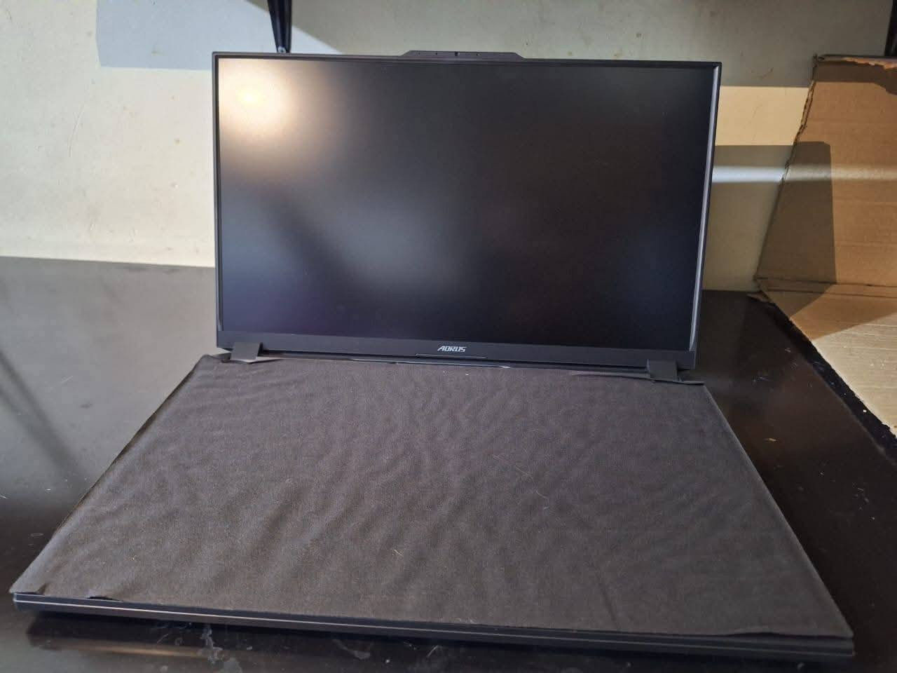 مستعمة نظافة 99٪ استعمال مو اكثر من اسبوع نظيفة فول شرط تجيني اذا مو فاناتها وفيشها مال شركة نظافتها فول كروة رجعتك علية شرط جايب فلوسها وياك مو لعب اطفال. 
عيبها الوحيد خدوش ما تنشاف بالعين ولا تتصور بالكاميرا ناعمة جدا بغلافها الخلفي او ال up cover. 
البراند aorus
الشاشة 17.3 360hz ips 72% ntsc 1080 1920
المعالج i7 12700h Turbo 4.7ghz
كرت الشاشة Rtx3070ti 130w (( فئة ti  اعلى من 3080 بالفيجرات اما بالأداء ينافسه)) 
الرام 16GB
الهارد 1gbssd
الكيبورد rgb ui كيبورد بلد من اجمل الوان الي تخلت بلابتوبات الكيبورد انجليزي
النظام Windows Home 11

رقمي *********** راسلني وتساب

السعر مليون ونصف والسعر قفل. عرضتها بهلكروب قبل شهرين ب مليون و ٨٠٠ وما كدرت ابيعها وهسة خفضته لل
1,500,000
