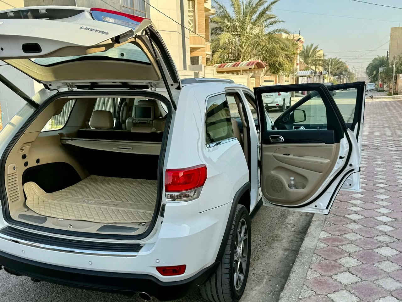 مكلفه بالنشر 
🔥للبيع – جيب كراند شيروكي خليجي (لمتد بلص)كامل مواصفات
مكاني ديالى بلدروز
✨ موديل: 2019 خليجي
✨ فئة: Limited (لمتدد بلص)
✨ بدون أي حادث
✨ رقم بغداد
ماشيه 80 الف كيلو متر
💎 المواصفات الكاملة:
✔️ محرك 6 سلندر 3600
✔️ دبل (دفع رباعي)
✔️ فتحة سقف بانوراما
✔️ جلد فاخر وكالة
✔️ شاشة كبيرة 3 + نظام ملاحة
✔️ كاميرا خلفية + حساسات أمامي وخلفي توقف ذاتي
✔️ تشغيل بصمة (دخول وتشغيل بدون مفتاح)
✔️ ريموت ستارت (تشغيل عن بعد)
✔️ مقاعد كهرباء + تسخين مقاعد
✔️ مثبت سرعة
✔️ تخم تاير جديد
✔️ إنارة LED نهارية
✔️ نظام ثبات إلكتروني
🚗 السيارة استخدام شخصي، نظافة عالية جداً، فحص كامل.
🔥 ما تحتاج صرف نهائياً – عليها ادامه كامله.
💰 السعر 285 وقابل للتفاوض.
📞 للحجز والاستفسار:
‭0771 683 3902‬
