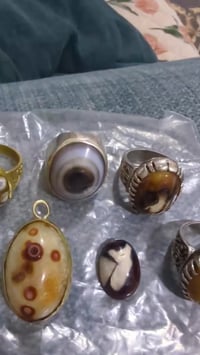 من رخصت الادمن  عندي احجار حلوه للبيع مكاني الحسينيه    07703670126