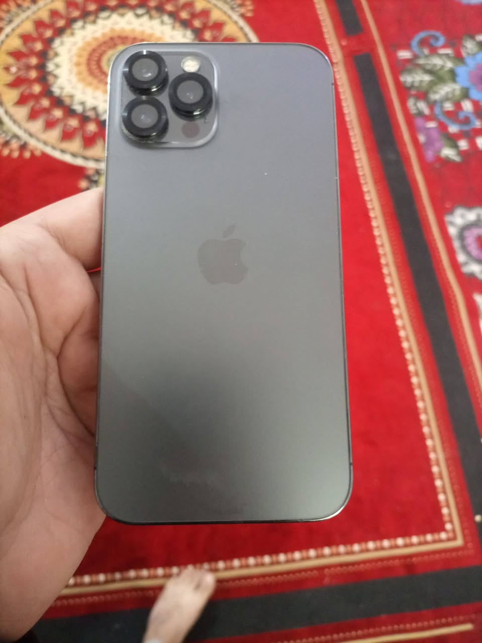 السلام عليكم 12 برو ماكس للبيع شاشه بيها فطر مستبدله سابقا وفيس ايدي متوقف للبيع *********** 
السعر 200
