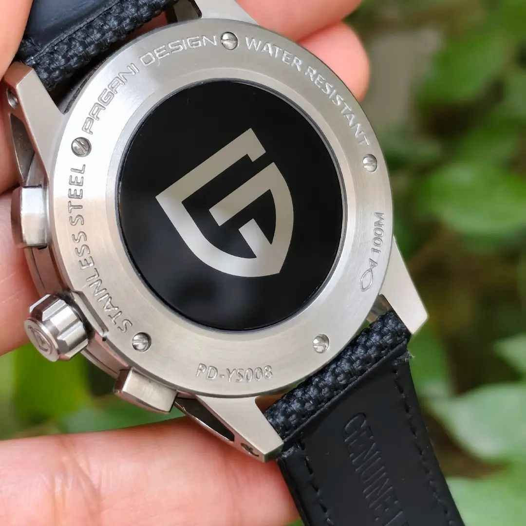 ساعة باكاني دزاين اصلية Pagani Design PD-YS008  
(الصور خاصة بالساعة نفسها)
(الساعة بدون ملحقات جتني بس جديدة غير مستعملة)
بتصميم كرونوغراف رياضي ومينا أسود 

الماكنة تعمل بماكنة كوارتز يابانية من نوع Seiko VK63 قوية جداً.

 تأتي بقطر 41 ملم، زجاج ياقوتي مقاوم للخدش، وهيكل من الفولاذ المقاوم للصدأ، وسير قماش اصلي ممزوج بجلد  

 مقاومة للماء حتى عمق 100 متر (10) بار)

 وتحتوي على وظائف كرونوغراف 

متوفر توصيل لكل العراق 🇮🇶
#ساعات #ساعات_رجاليه #ساعة #ساعة_رجالية #بغداد بغداد, العراق


**إذا كنت صاحب هذا الإعلان وتريد حذفه لأي سبب، رجاءا أرسل رسالة إلى الدعم الفني**