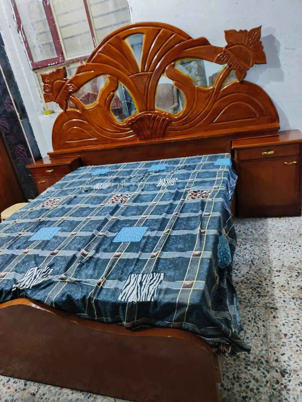 غرفه نوم عراقي صاج درجه اولى اب 700وبيهامجال بصيط عنوان بغداد حي الجهاد الديوان ***********
