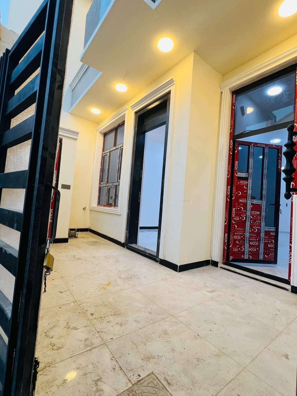 - السَلام ؏ـليڪُم ،
- ⁠- بيت للبيع مساحة100 متر  طابقين
- ⁠الوجه 6 وربع و النزال 16 
- (3 غرف نوم _صحيات عدد 3_ مطبخ  _صالة _استقبال )
بناء حديث ما مسكون
- الموقع : بغداد _ الدورة _ البعيثة  مجمع الحليم  ( يبعد 5 فرع عن الشارع العام ) 
- خدمات كاملة بالمنطقة
- ( كهرباء _ماء_تبليط_مدارس _ سوق)
- ☎️ للأستفسار التواصل  ع الخاص او واتساب 
***********
