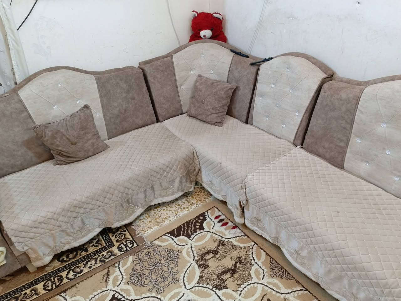 سلام عليكم ديوان 
مع طلبه للبيع السعر 350وبيه مجال مكاني سوق الشيوخ الحكيكه ***********
