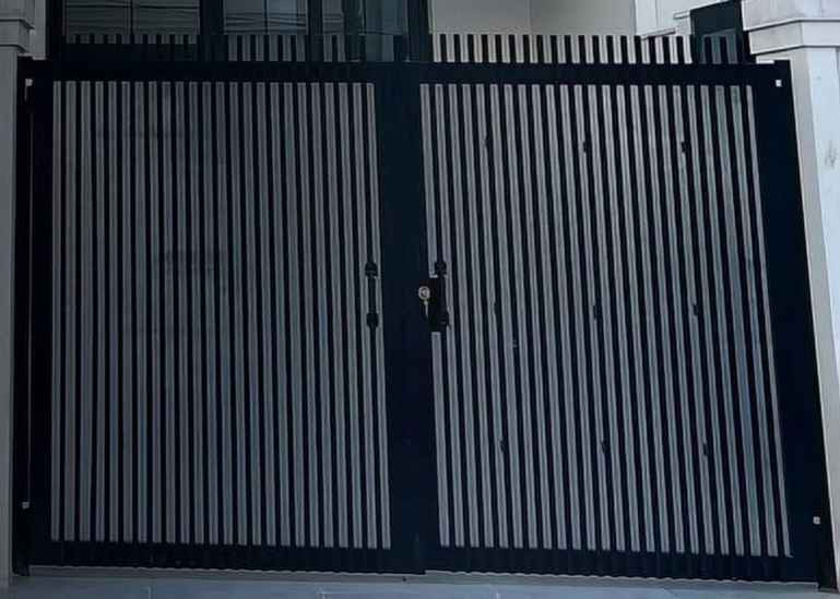 العرض لمدة 4 ايام ب350 الف  فقط
وترجع الاسعار القديمة 
التفاصيل 
باب 2 متر طول
عرض 2 متر ونص … .. سلايت+ طلاقتين حسب الرغبة 
الحديد ثقيل 2 ملم( حقيقي) شرط الفحص
الباب كامل ب350 الف 
البيع مباشر 
■بدون نقل او شد ■ البصرة, العراق


**إذا كنت صاحب هذا الإعلان وتريد حذفه لأي سبب، رجاءا أرسل رسالة إلى الدعم الفني**