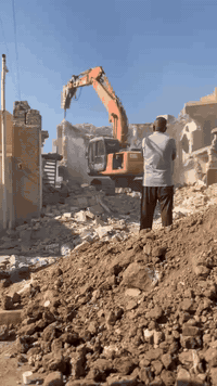 مستعدون للتفليش الدور والبنايات القديمه ورفع الانقاذ
بأحدث الاليات بادارة ابو عادل الزبيدي ***********       ***********
