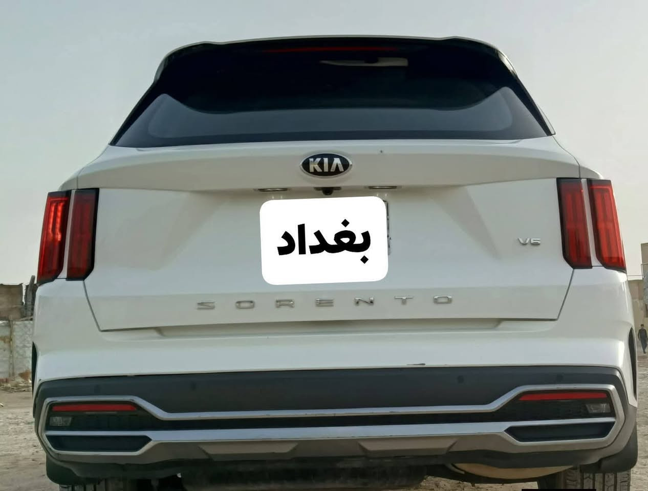 السلام عليكم ورحمة الله وبركاته كيا سورنتو خليجي موديل 2021 كفالة عامة رقم بغداد بأسمي فول مواصفات عدا البنراما السيارة كفالة عامة 6 سلندر
المواصفات 
عدد الكشنات 7 كلهن كهرباء 
تبريد 3 قطع مناخين
تشغيل عن بعد 
تشغيل بصمة 
ابواب بصمة 
جنطة بصمة شفط 
ويل كب كروم حجم 19 عدد 5
شاشة كبيرة نظامين ابل كار بلي واندرويد كار بلي 
شاشة للتبريد 
شاشة اعطال 
عداد الكتروني
كامرة خلفية
مري شفط 
تحكم مري كهرباء
تحكم ستيرن جهتين 
حساسات امامية خلفية
لايت زينون أربعة عدسات
لدات امامي خلفي 
بردات خلفية بلادي
اربعة وضعيات قيادة 
مثبت سرعة 
بعد بيها هواي مواصفات تجي وتشوف
مكاني ديوانية مركز المدينة
السعر 255 
للأستفسار أكثر اتصل وبي واتساب *********** وبي واتساب
