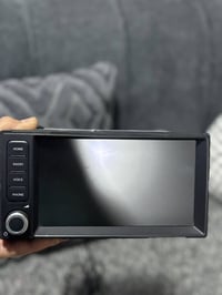 عندي شاشه نيسان سني اصليه تدعم كار بلي شرط فحص وياه كامره اصليه اتصال ...