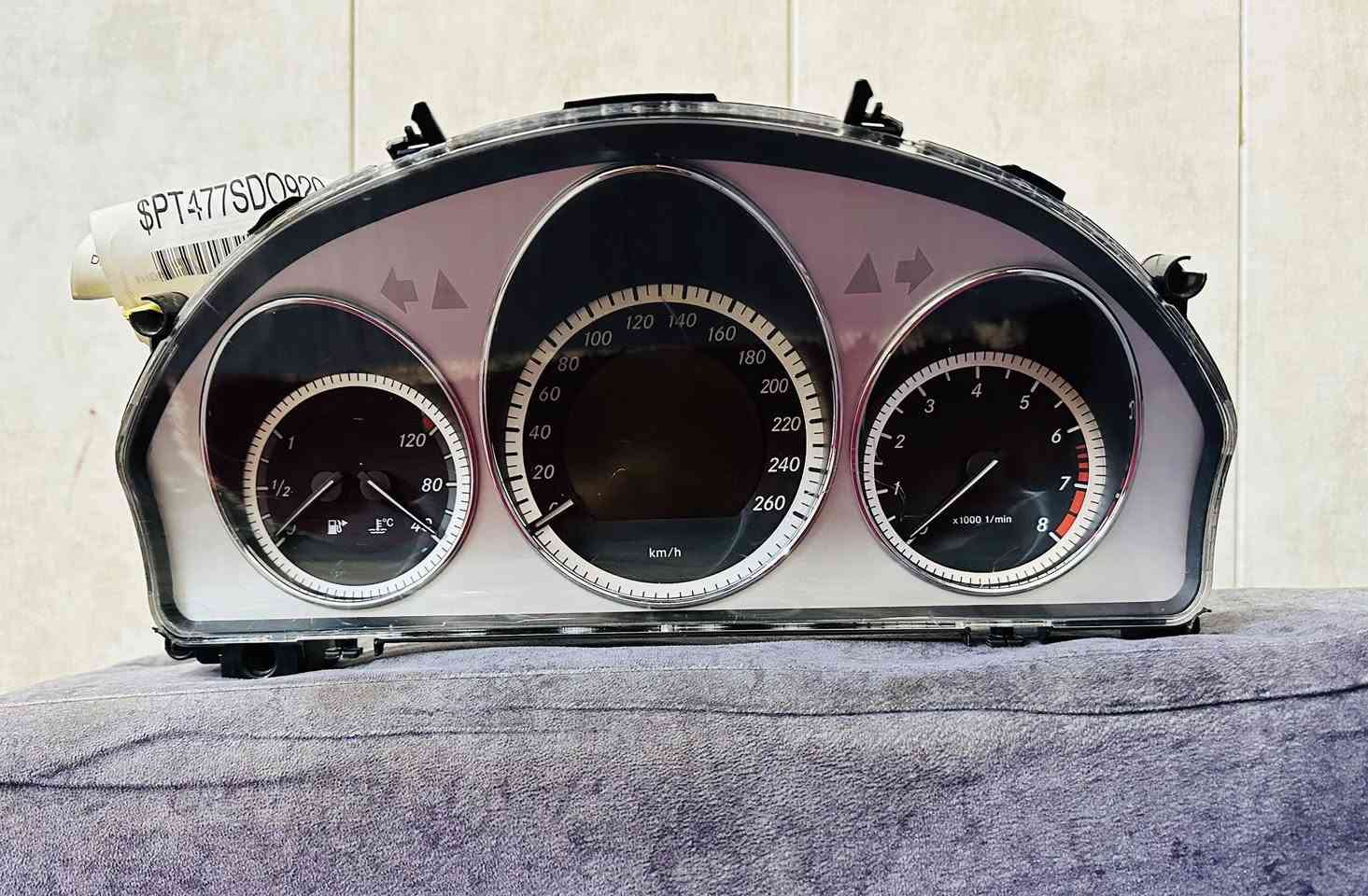 للبيع كيج عدادات مرسيدس يرهم موديل 2011..2012 نظيف جدا عنوان بغداد الكرخ *********** وتساب
