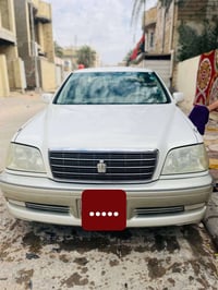 تويوتا كراون • نضيفة • العمارة