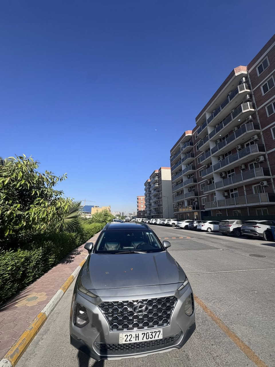 🚘 للبيع | هيونداي سنتافي 2020 وارد أمريكي فول مواصفات
الموديل: 2020
الوارد: أمريكي 🇺🇸
الرقم : أربيل دولي 
الضرر : جاملغ أيمن وجزء من البنيد بدون دواخل 
 ايرباك سليم ✅
المحرك: 2000 تيربو  سي سي 4 سلندر اقتصادي
الكير: أوتوماتيك 6 نمر
اللون : (رصاصي )
اللون الداخلي: ( جلد اسود + سستم فايبر كاربون إطار اصلي مع سف الكتارا )

🔹 المواصفات:
 • شاشة وسطية كبيرة + كاميرا خلفية
 • مقاعد جلد، إطار دشبول وابواب ستيل كاربون فايبر اصلي 
     • أنظمة قيادة( اقتصادي، رياضي، ذكي )
     • عداد سرعة إلكتروني شاشة ديجتال 
 • بصمة تشغيل + بصمة أبواب
 • مثبت سرعة + مانع انزلاق
 • تحكم مقود، حساسات أمامية وخلفية
 • فتحة سقف بانوراما
 • نظام النقطة العمياء
 • إنارة LED كاملة
 • تحكم إلكتروني بالمكيف
     • توقف ذكي ، اوتو ستوب 
     • إطار عجلة كروم حجم ١٩ 
     • رادار امامي خلفي اجتياز جانبي 
     • جنطة شفط كهرباء 
     • سقف الكتارا 
     • سستم صوت رباعي١٢ سماعة 
     ٠ بردات ابواب خلفية اصلي دفن 
     • مأخذ شحن لاسلكي ، USB  ٤ مأخذ

📦 السيارة نظيفة جداً، صيانة دورية منتظمة، جاهزة للفحص  💯

💰 السعر مناسب 
📍 الموقع: (بغداد )
📞 للتواصل: (***********)
