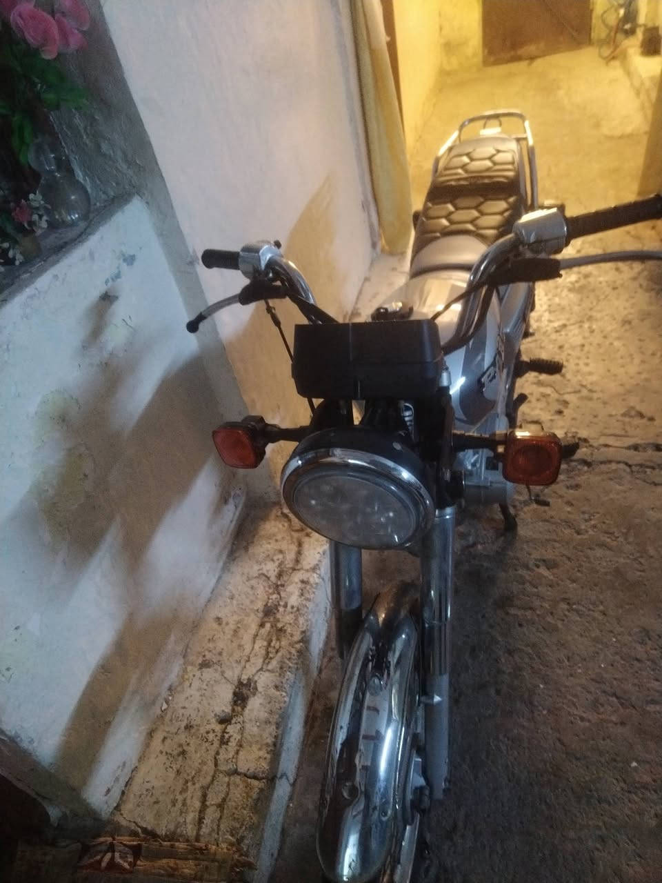 ماطور بارت. 2015.  99999 بلادي شرط كله مختم بارت 

كهربايات كلها شغاله

مكينه فول نضافه

ولباقي كدام العين السعر 350 وبي مجال قليل

***********
